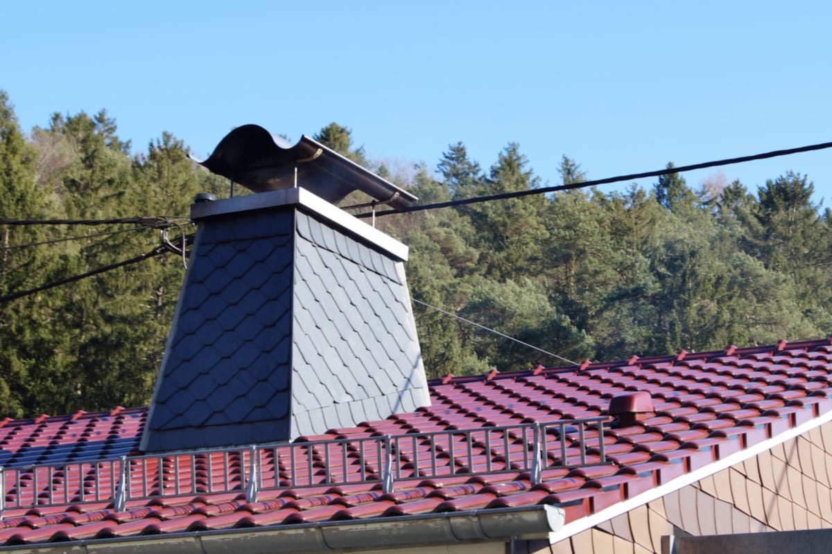 Referenzbeispiel Kaminverkleidung von Dachdecker Andreas Weizel